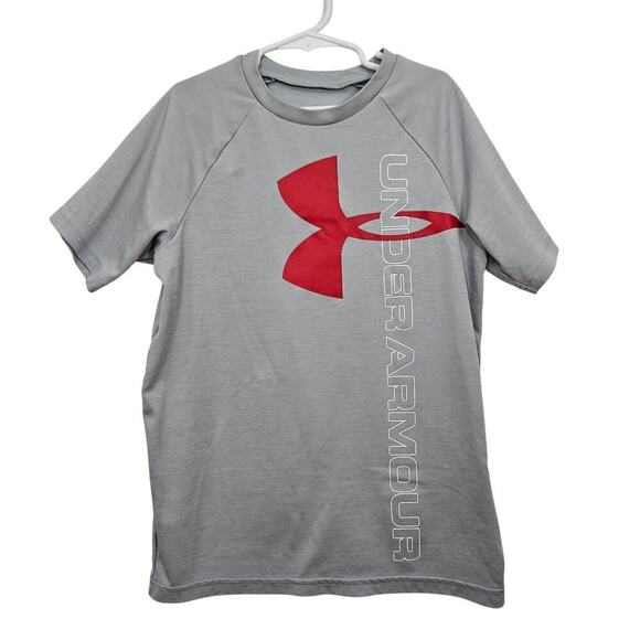 Boy's Under Armour Short Sleeve T-Shirt Gray Red Logo Heat Gear Loose Fit Medium - Picture 1 of 3